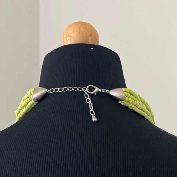 GREEN MULTI STRAND BEAD NECKLACE - Picture 2 of 3